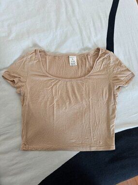 OThread & Co. Beige Crop Top | Soft Scoop Neck Short Sleeve Tee Sz L